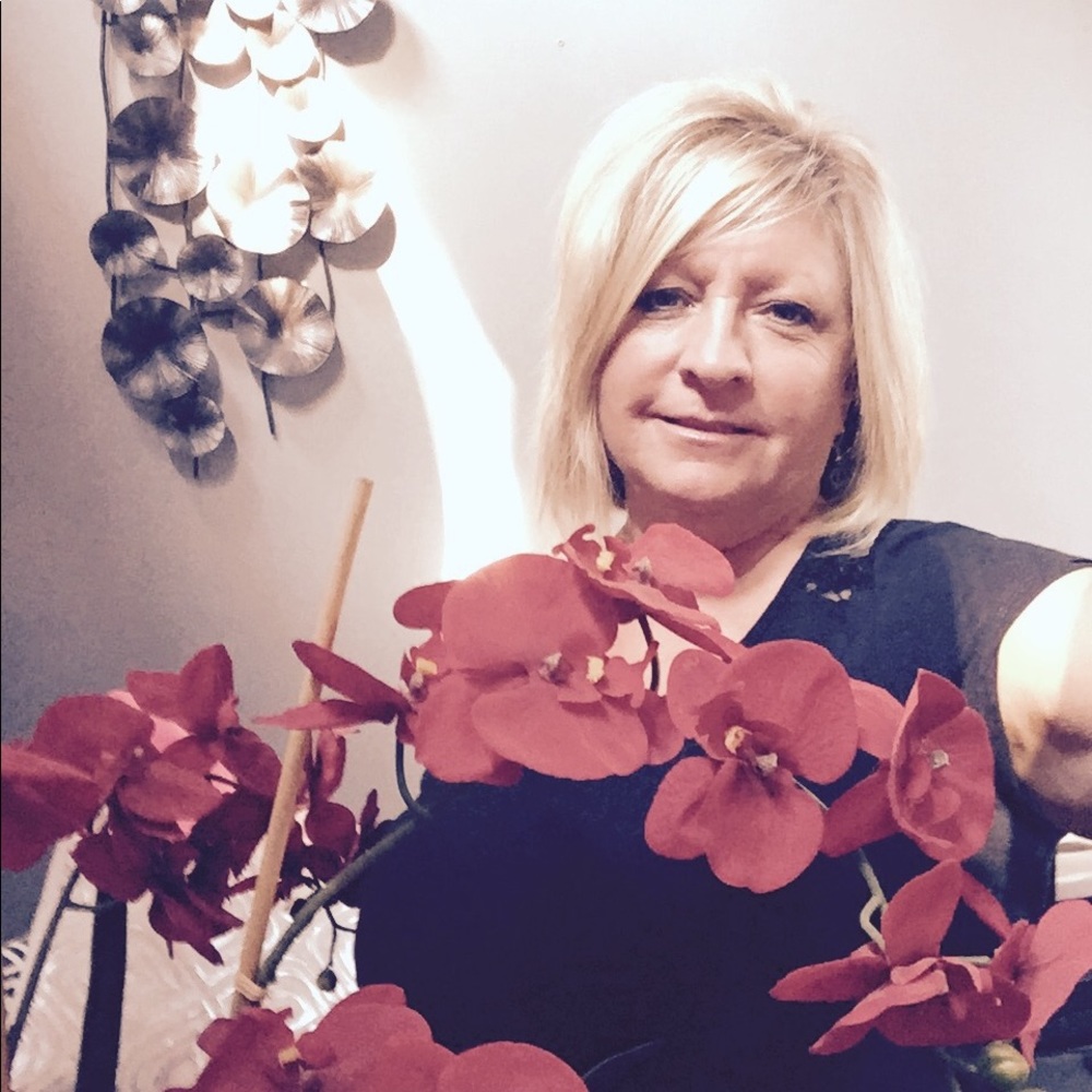 Meet your Posher, Connie